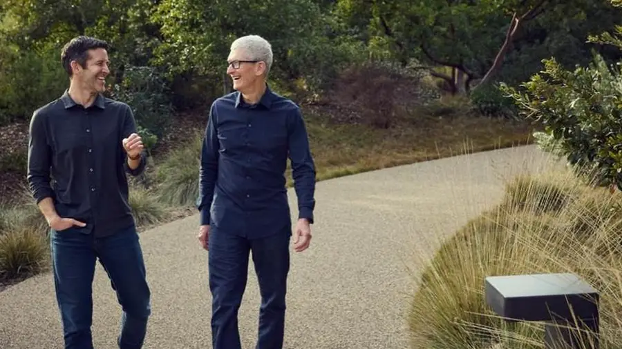 Alasan Tim Cook Mundur Jelang Rilis iPhone Duo