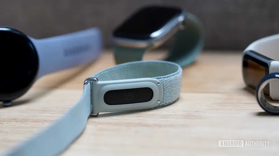 Apple Siapkan Pelacak Kebugaran Tanpa Layar untuk Saingi Google