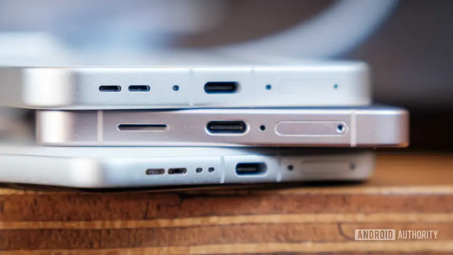 Cara Membersihkan Port USB-C Agar Smartphone Bisa Mengisi Daya Lagi