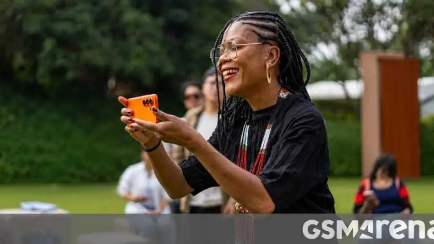 Inisiatif 100 Potret Menjadi oleh Tecno dan Angélica Dass