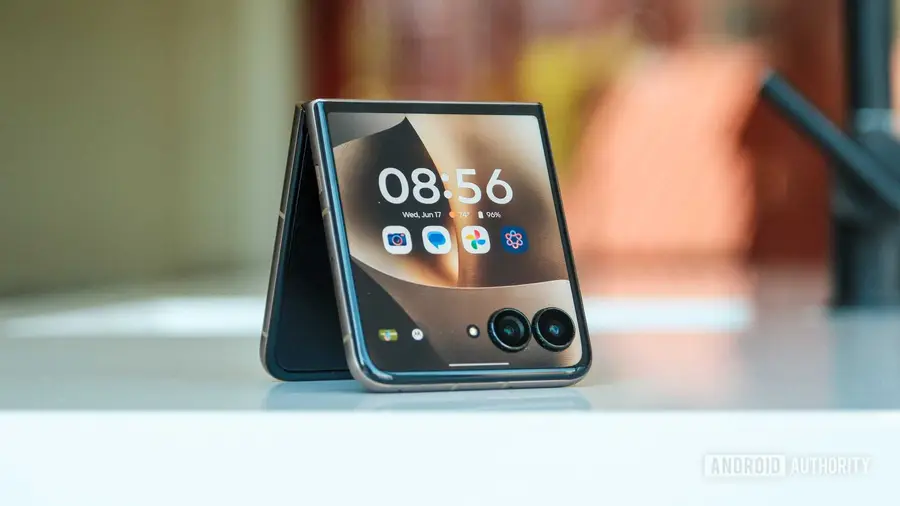 Motorola Razr Ultra 2026: Desain Menawan dan Harga yang Menggoda