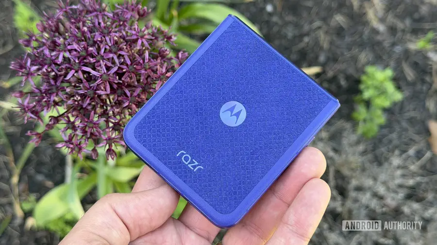 Motorola Razr Ultra: Desain Menawan dan Performa Menggoda di Tahun 2025