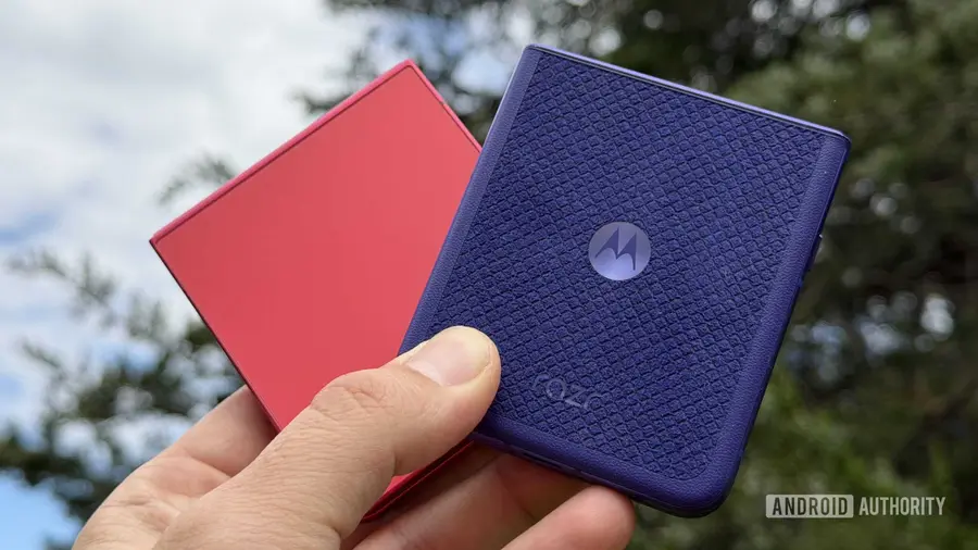Motorola Razr Ultra vs Galaxy Z Flip 7: Pilihan Smartphone Lipat Terbaik