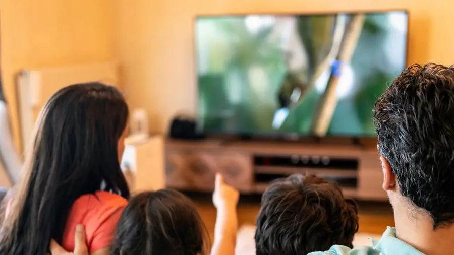 Nikmati Akhir Pekan Seru Nonton Film di Rumah
