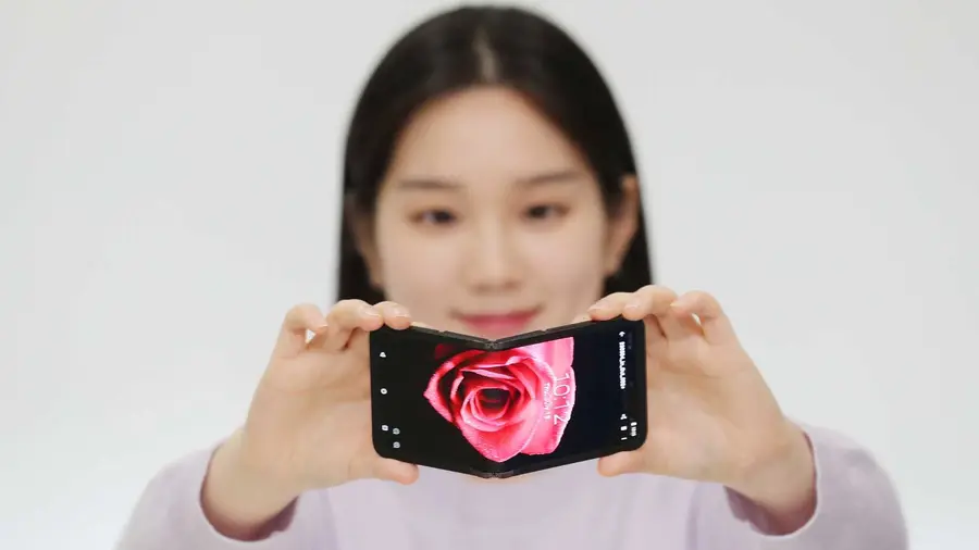 Samsung Dekati Realisasi Ponsel Rollable dengan Peluncuran 2028