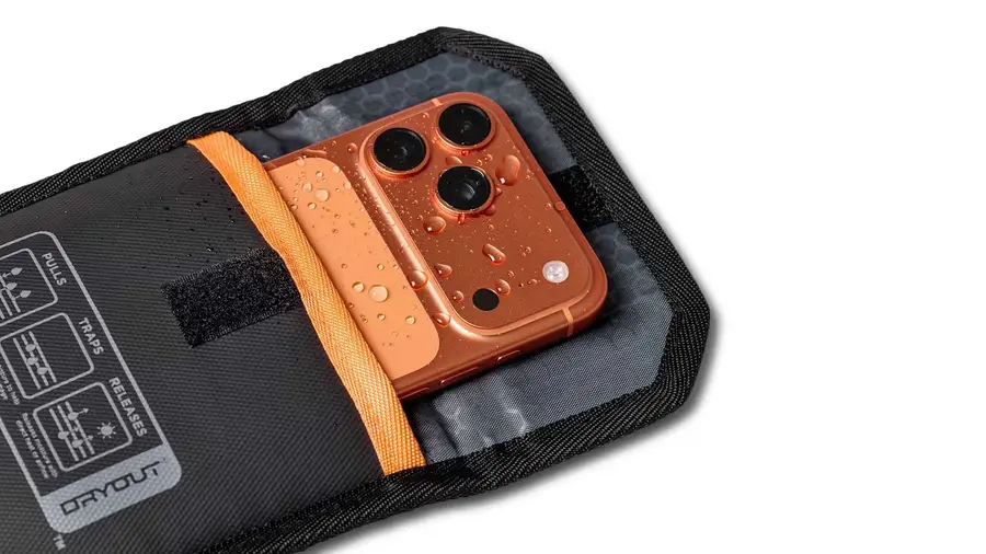 UAG Luncurkan Pouch Penyelamat untuk Perangkat Basah