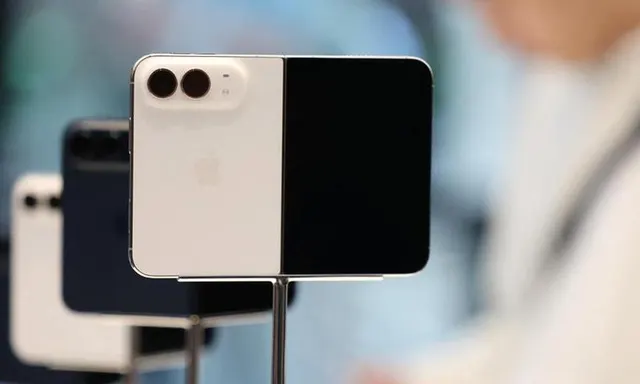 iPhone Duo's Extreme Durability Tests Reveal Key Weaknesses