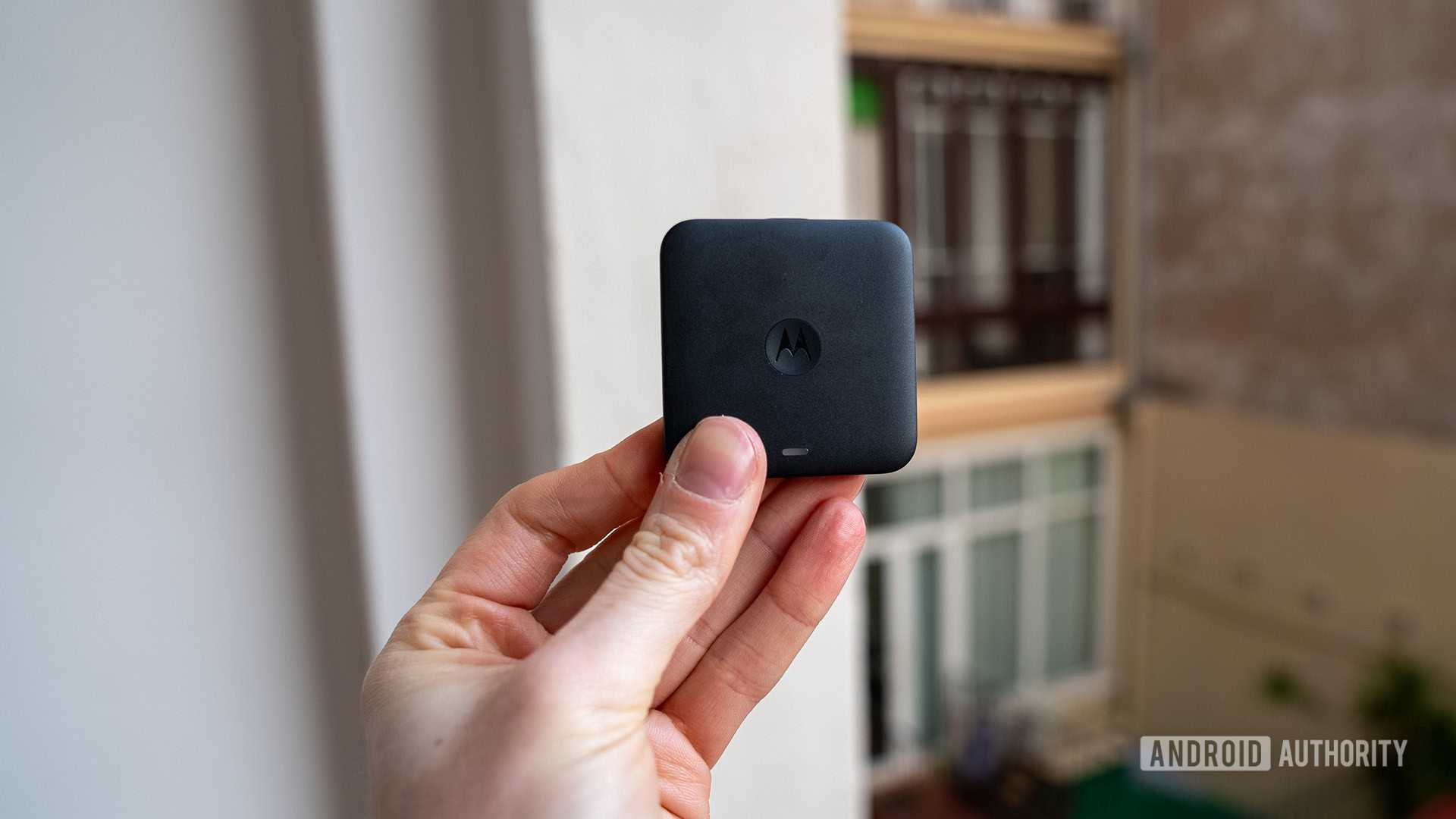 Motorola MA2 Resmi Dikenalkan, Adaptor Android Auto Nirkabel Terbaru 2026